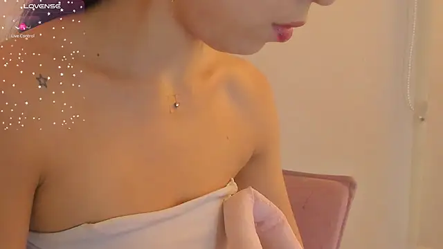 Snapshot of FaloonRoussel chatting on May 23, 6:12 pm FaloonRoussel online show from May 23, 6:12 pm