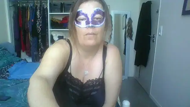 Snapshot of blueblush chatting on February 21, 7:56 am blueblush online show from February 21, 7:56 am