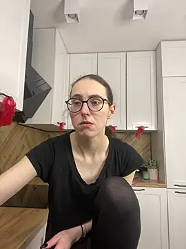 Snapshot of MartiniiSelenna chatting on April 21, 5:47 am MartiniiSelenna online show from April 21, 5:47 am