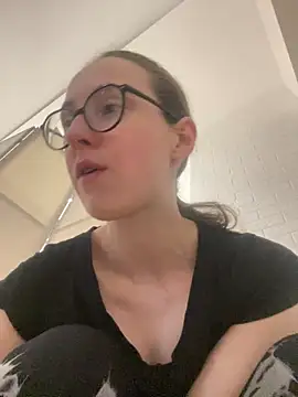 Snapshot of MartiniiSelenna chatting on April 22, 5:54 am MartiniiSelenna online show from April 22, 5:54 am