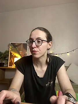Snapshot of MartiniiSelenna chatting on April 23, 6:03 am MartiniiSelenna online show from April 23, 6:03 am