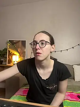 Snapshot of MartiniiSelenna chatting on May 1, 5:45 am MartiniiSelenna online show from May 1, 5:45 am