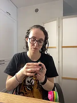 Snapshot of MartiniiSelenna chatting on June 18, 6:02 am MartiniiSelenna online show from June 18, 6:02 am