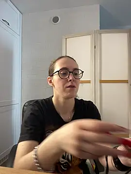 Snapshot of MartiniiSelenna chatting on June 21, 5:54 am MartiniiSelenna online show from June 21, 5:54 am