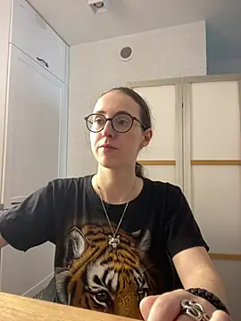 Snapshot of MartiniiSelenna chatting on July 5, 5:47 am MartiniiSelenna online show from July 5, 5:47 am