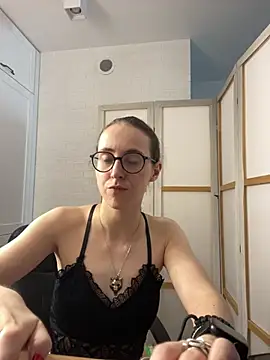 Snapshot of MartiniiSelenna chatting on July 6, 5:59 am MartiniiSelenna online show from July 6, 5:59 am