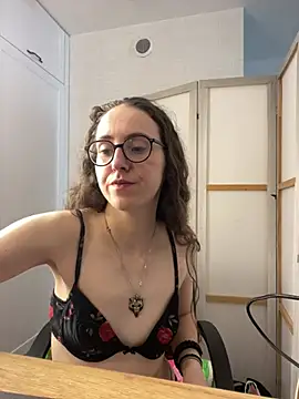 Snapshot of MartiniiSelenna chatting on July 7, 6:58 am MartiniiSelenna online show from July 7, 6:58 am