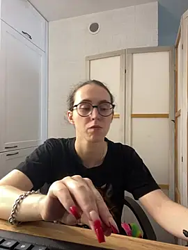 Snapshot of MartiniiSelenna chatting on July 8, 5:45 am MartiniiSelenna online show from July 8, 5:45 am