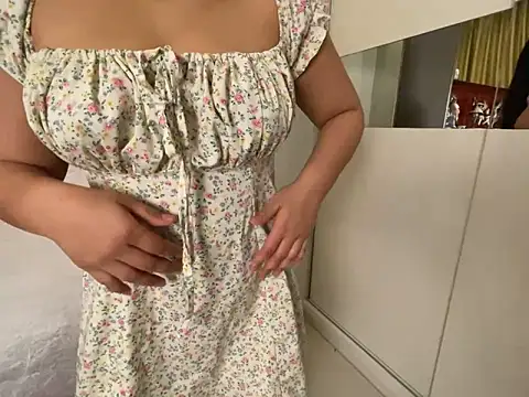 Snapshot of neelayoung chatting on February 19, 8:10 pm neelayoung online show from February 19, 8:10 pm