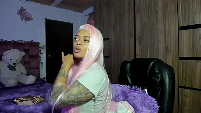 ladyrd1 online show from April 8, 5:46 pm