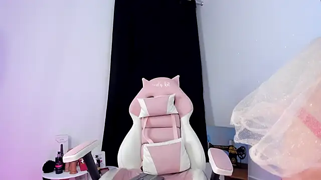 Snapshot of lovely_kitt chatting on February 8, 12:38 am lovely kitt online show from February 8, 12:38 am