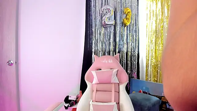 Snapshot of lovely_kitt chatting on February 8, 5:29 pm lovely kitt online show from February 8, 5:29 pm