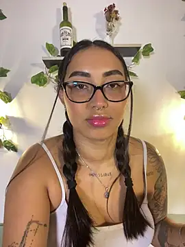 Snapshot of melanieecox chatting on June 5, 12:17 am melanieecox online show from June 5, 12:17 am