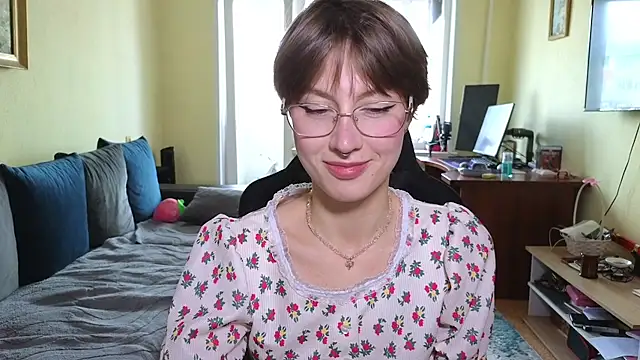 MalvinaBlum online show from April 18, 7:23 am