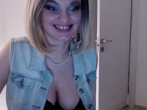 Snapshot of YourSweetJam chatting on January 24, 3:13 pm YourSweetJam online show from January 24, 3:13 pm