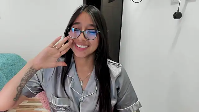 Snapshot of isa_bellaa0 chatting on February 19, 1:51 am isa bellaa0 online show from February 19, 1:51 am