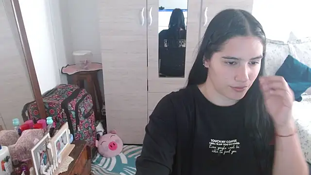 Naomi D online show from May 3, 4:57 pm
