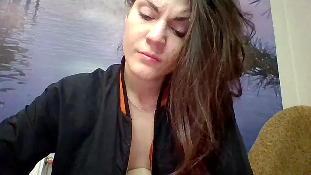 Snapshot of AliceTailor chatting on April 28, 7:57 am AliceTailor online show from April 28, 7:57 am
