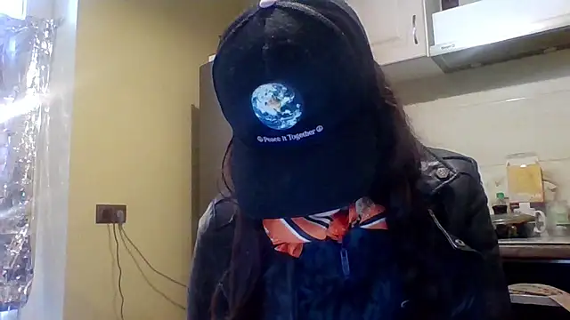 Snapshot of AliceTailor chatting on May 5, 6:43 am AliceTailor online show from May 5, 6:43 am