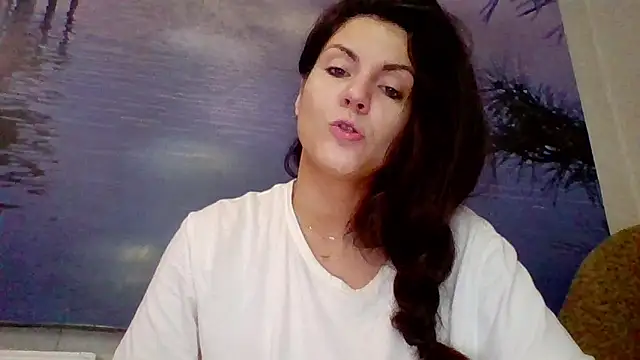 Snapshot of AliceTailor chatting on May 22, 11:49 am AliceTailor online show from May 22, 11:49 am