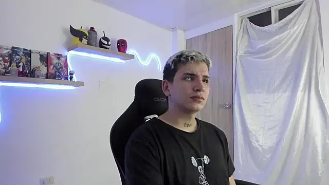 Snapshot of SebasFallon chatting on November 24, 5:51 am SebasFallon online show from November 24, 5:51 am