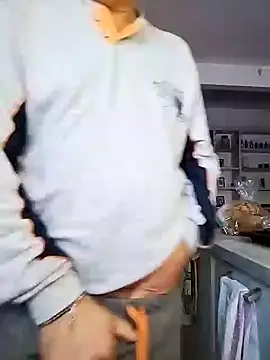 Snapshot of MATTIS11 chatting on December 31, 8:15 am MATTIS11 online show from December 31, 8:15 am