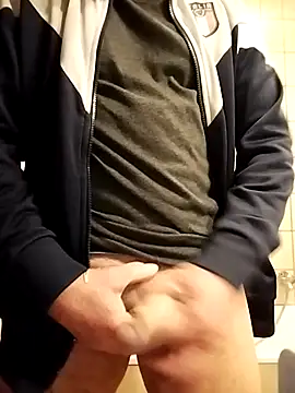 Snapshot of MATTIS11 chatting on February 17, 9:35 am MATTIS11 online show from February 17, 9:35 am