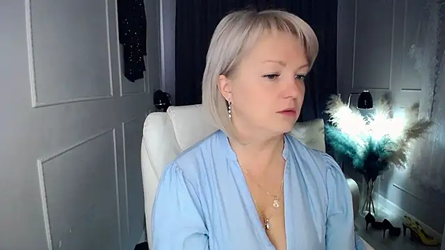Snapshot of Juarnea chatting on May 2, 7:35 am Juarnea online show from May 2, 7:35 am