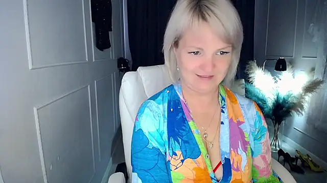 Snapshot of Juarnea chatting on May 30, 5:37 am Juarnea online show from May 30, 5:37 am