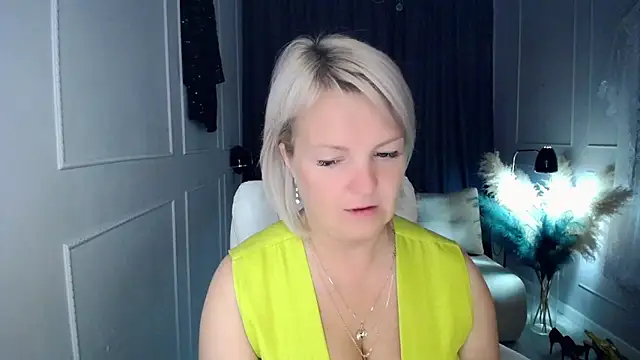 Snapshot of Juarnea chatting on May 31, 5:48 am Juarnea online show from May 31, 5:48 am