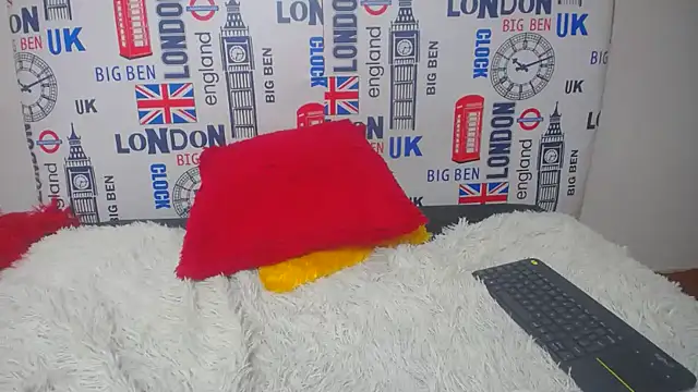 Snapshot of merlinaadams_ chatting on February 18, 10:58 pm merlinaadams  online show from February 18, 10:58 pm