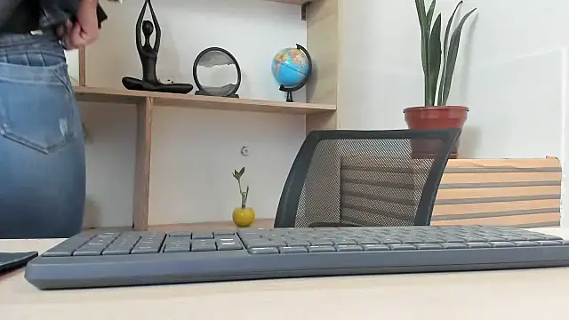 Snapshot of merlinaadams_ chatting on September 30, 2:44 pm merlinaadams  online show from September 30, 2:44 pm