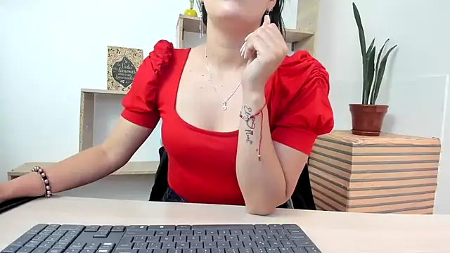 Snapshot of merlinaadams_ chatting on October 3, 4:37 pm merlinaadams  online show from October 3, 4:37 pm