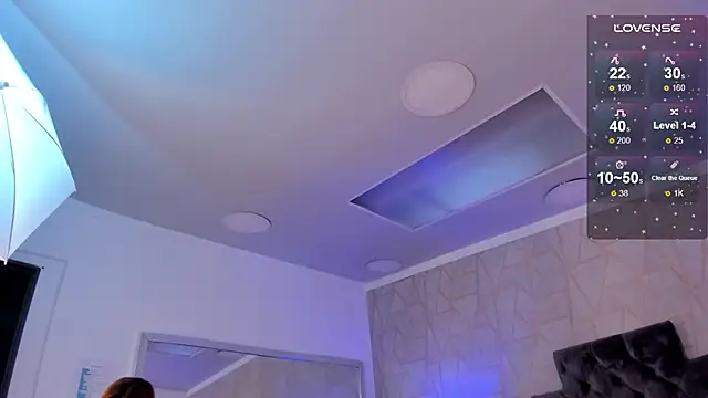 Snapshot of emily_parkerr chatting on February 9, 10:21 pm emily parkerr online show from February 9, 10:21 pm