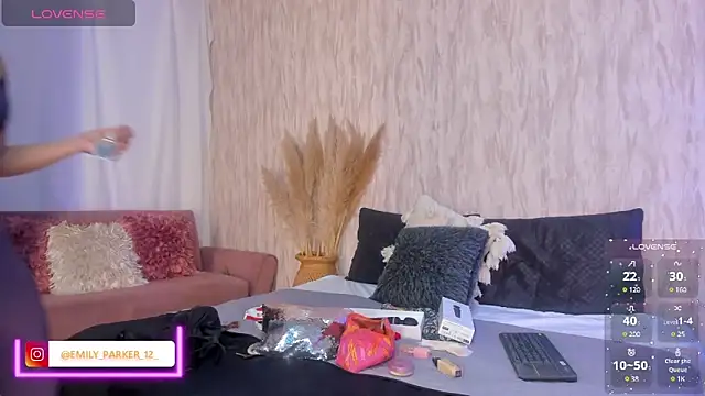 Snapshot of emily_parkerr chatting on March 15, 1:08 am emily parkerr online show from March 15, 1:08 am