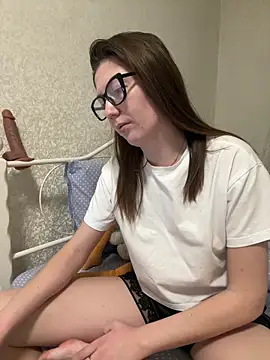 BeatriceTender online show from March 12, 9:35 pm