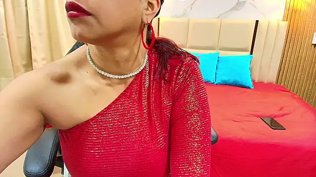 Anabella Thompson online show from April 17, 11:35 am