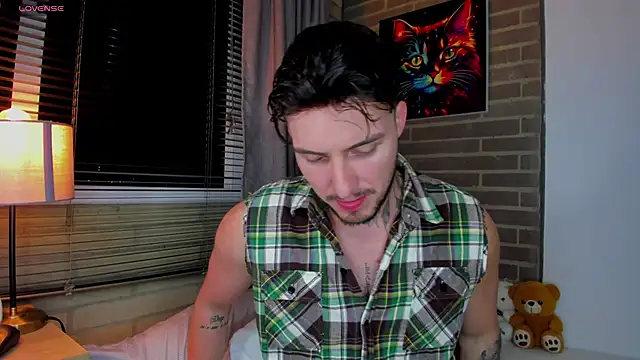 Snapshot of liam_oficial02 chatting on June 20, 3:31 am liam oficial02 online show from June 20, 3:31 am