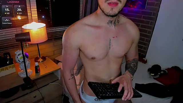 Snapshot of liam_oficial02 chatting on June 30, 4:02 am liam oficial02 online show from June 30, 4:02 am