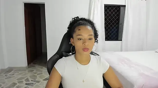 Snapshot of avellanatammy chatting on December 15, 12:07 am avellanatammy online show from December 15, 12:07 am