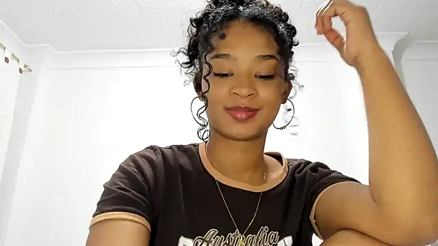Snapshot of avellanatammy chatting on February 4, 1:56 am avellanatammy online show from February 4, 1:56 am
