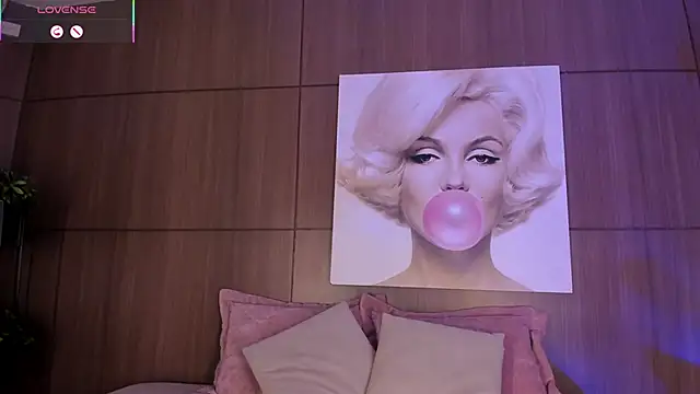 Snapshot of AgattaDuque chatting on February 13, 11:45 pm AgattaDuque online show from February 13, 11:45 pm