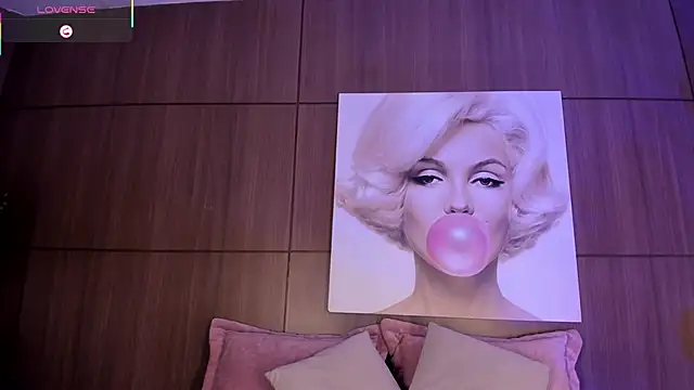 Snapshot of AgattaDuque chatting on February 15, 12:18 am AgattaDuque online show from February 15, 12:18 am