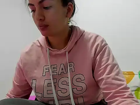 Snapshot of SamanthaBeke chatting on April 25, 3:53 am SamanthaBeke online show from April 25, 3:53 am