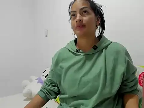 Snapshot of SamanthaBeke chatting on April 26, 4:32 am SamanthaBeke online show from April 26, 4:32 am