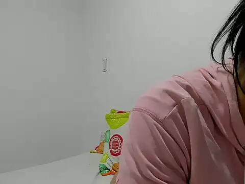 Snapshot of SamanthaBeke chatting on April 28, 2:27 am SamanthaBeke online show from April 28, 2:27 am