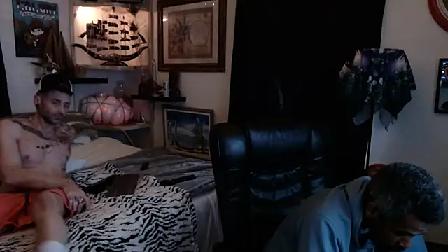 Snapshot of ShiaWay chatting on February 4, 8:59 pm ShiaWay online show from February 4, 8:59 pm