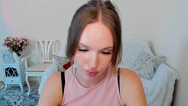 Snapshot of MishkaMe chatting on June 29, 1:33 pm MishkaMe online show from June 29, 1:33 pm