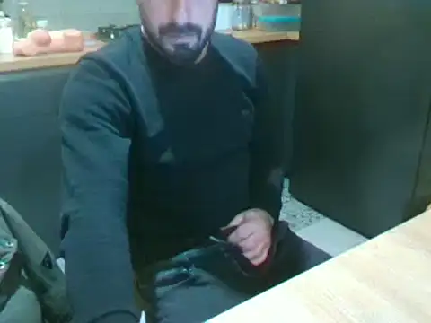 giorgakaci69 online show from December 22, 5:32 pm