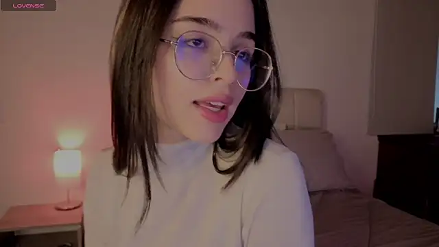 Snapshot of Roxxy_mora chatting on March 10, 10:15 pm Roxxy mora online show from March 10, 10:15 pm